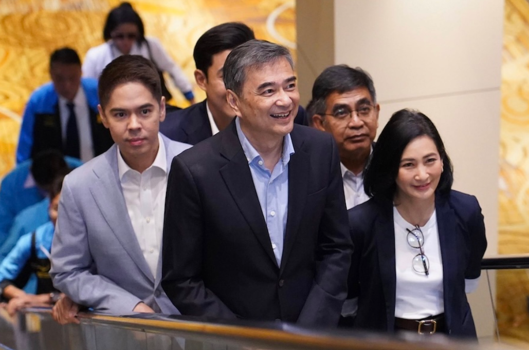 Cựu Thủ tướng Abhisit trở lại lãnh đạo Đảng Dân chủ Thái Lan
